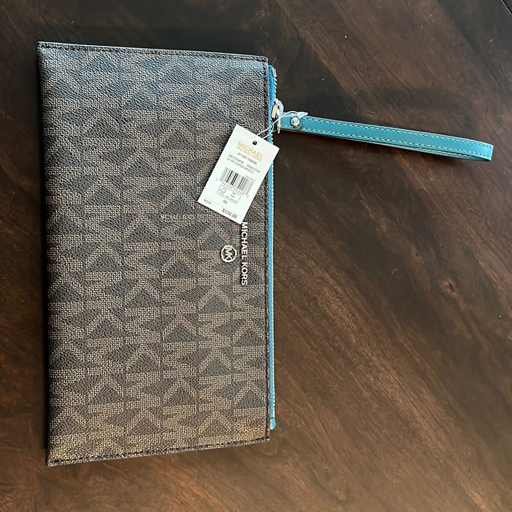 Michael Kors wristlet - Picture 1 of 4